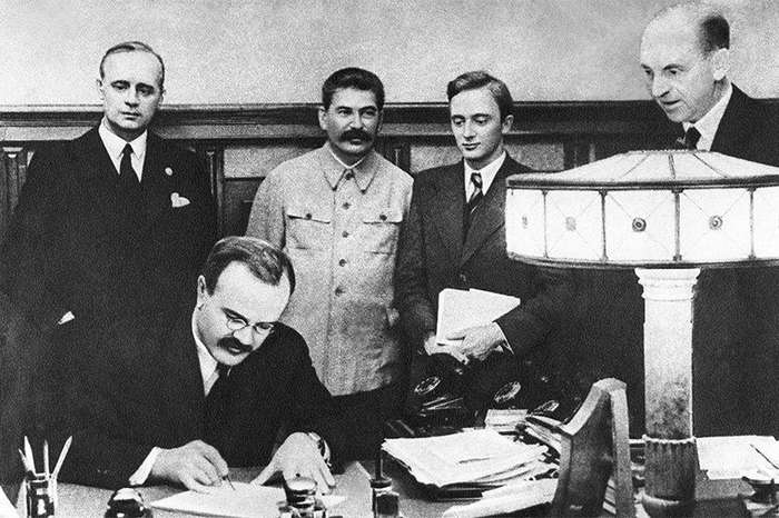pactul ribbentrop-molotov, stalin, hitler