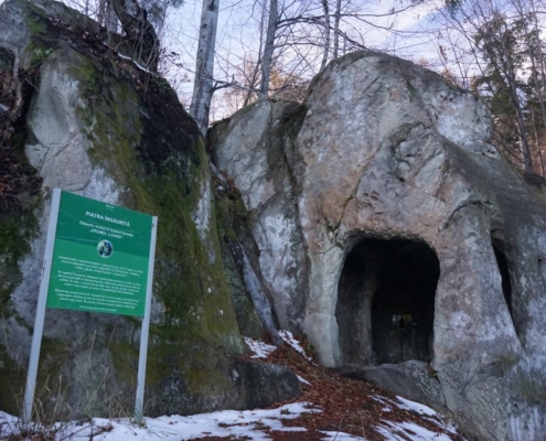 piatra ingaurita, muntii buzaului, tara luanei