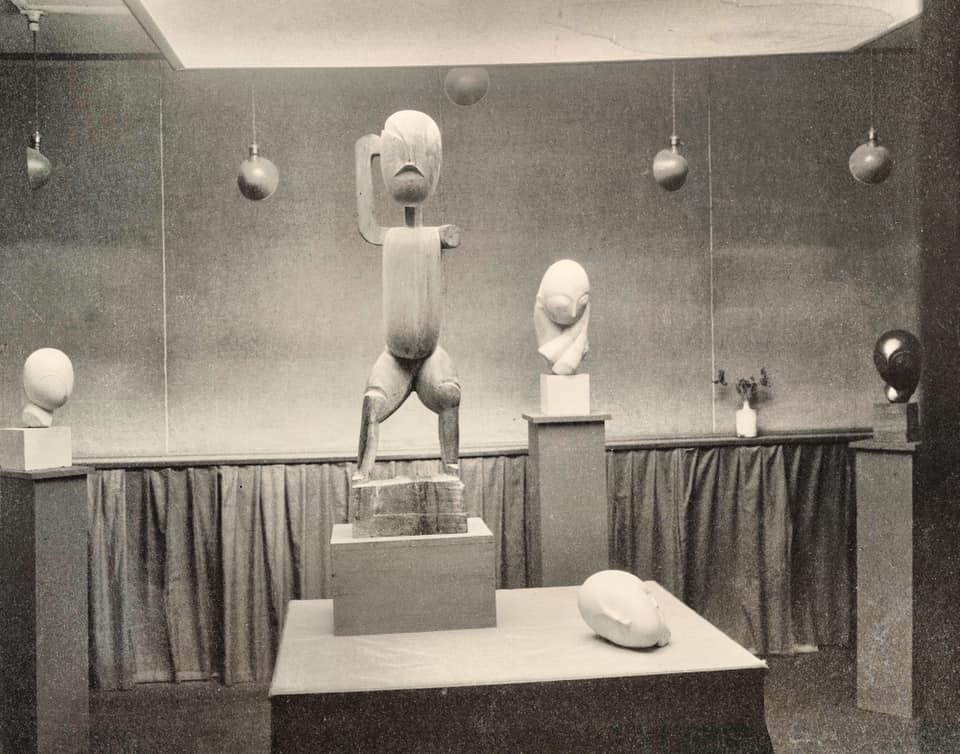 Constantin Brâncuși și „Primul Pas” (1913) Constantin Brâncuși și „Primul Pas” (1913)