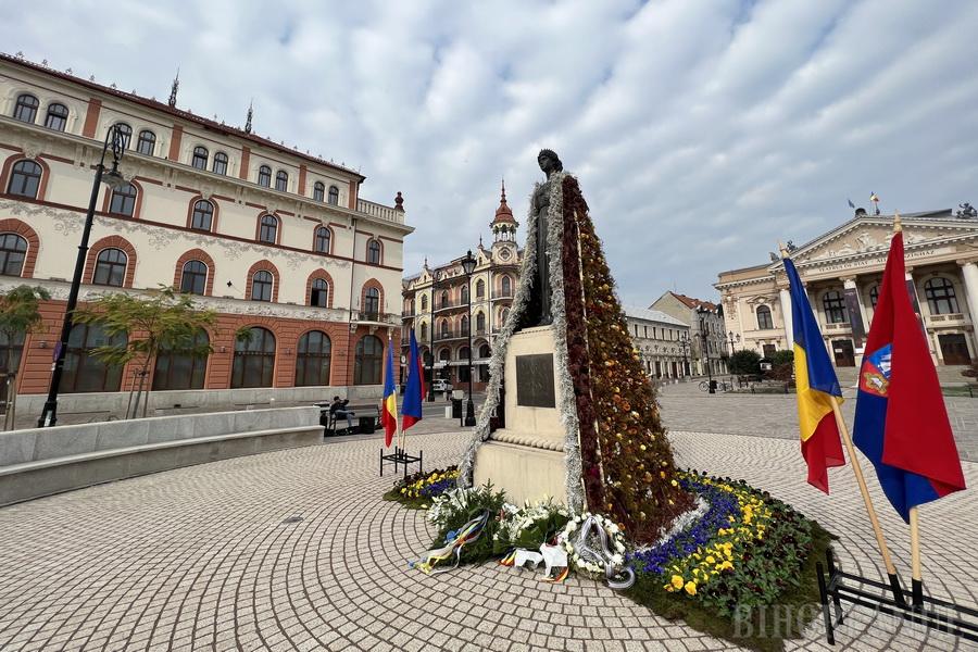 regina-maria-statuie-28102025