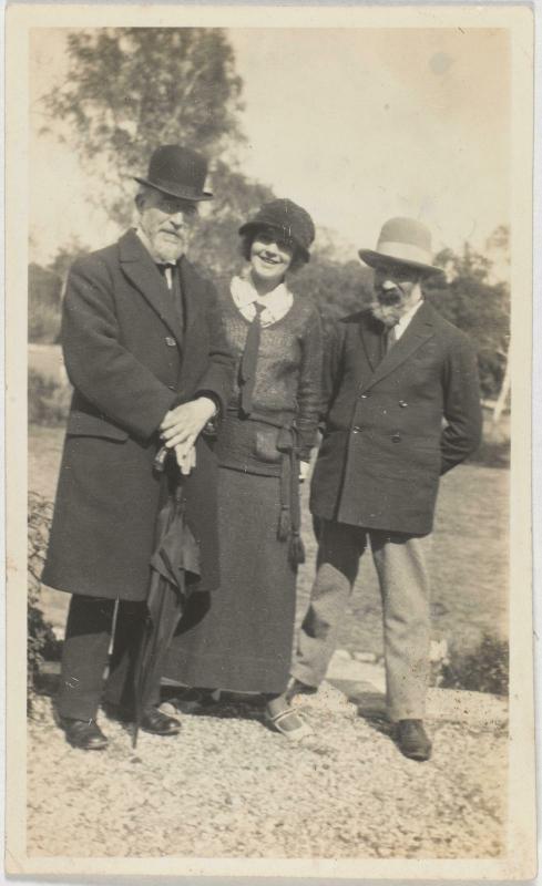Erik Satie, Jeanne Robert Foster și Constantin Brâncuși, la golf în Fontainbleu Erik Satie, Jeanne Robert Foster și Constantin Brâncuși, la golf în Fontainbleu